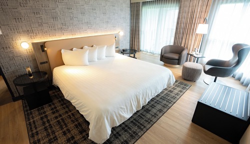 Deluxe Room, 1 King Bed, Balcony, Golf View