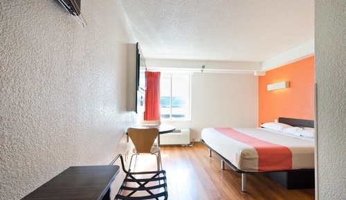 Standard Room, 1 King Bed, Accessible, Non Smoking