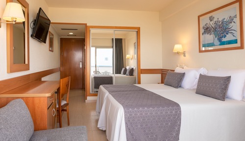 Room (single parent 1 adult + 1 child)