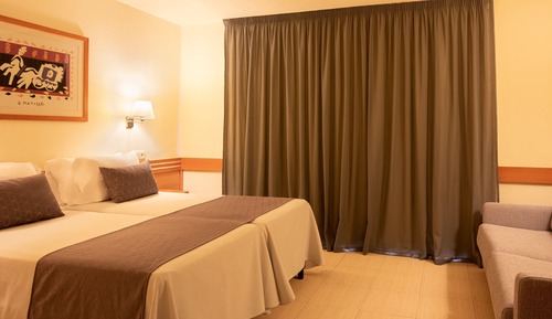 Quadruple Room (3 adults + 1 child)