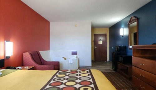 Studio Suite, 1 King Bed, Smoking