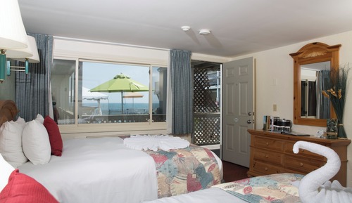 Superior Room, 2 Queen Beds, Pool View (Pool View)