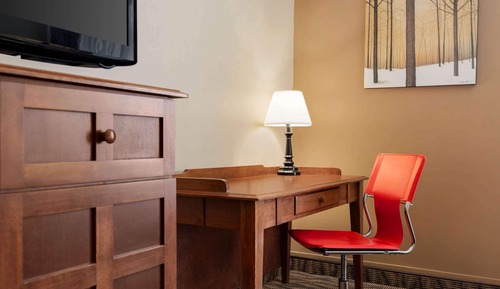 Room, 1 Queen Bed, Non Smoking (Stair Access Only, Pet-friendly)