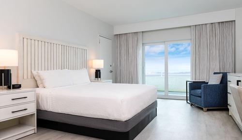 Standard Room, 1 King Bed, Oceanfront