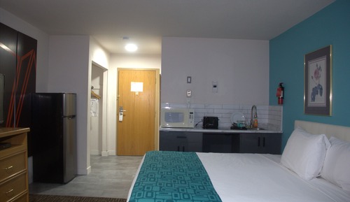 Room, 1 King Bed, Non Smoking, Kitchenette