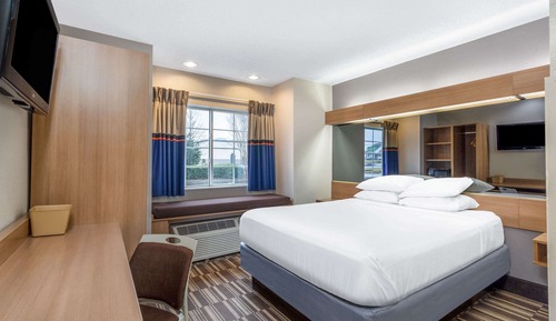 Standard Room, 1 Queen Bed