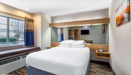 Standard Room, 1 Queen Bed