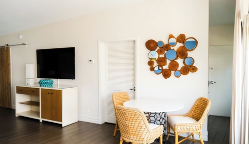 Junior Garden Suite, 1 King Bed