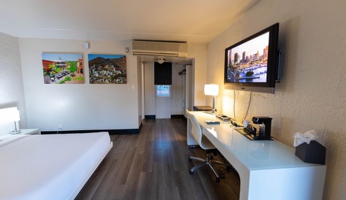 Deluxe King Room