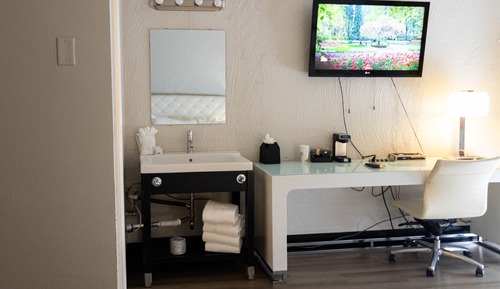 2 Queen Suite