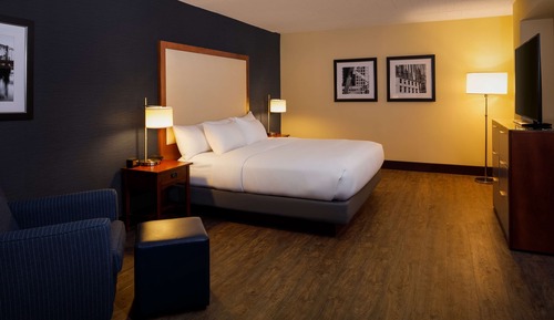 Suite, 1 King Bed, Non Smoking (2 Bedrooms)