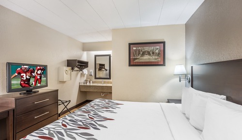 Deluxe Room, 1 King Bed (Smoke Free)