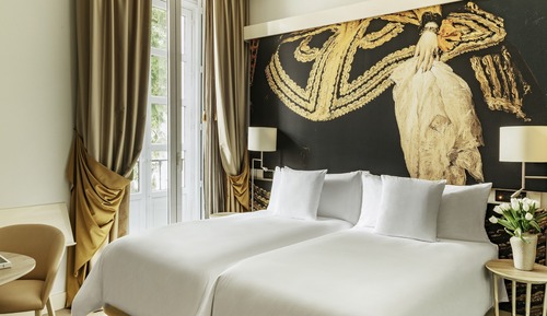 Suite, 2 Bedrooms (Red Level)