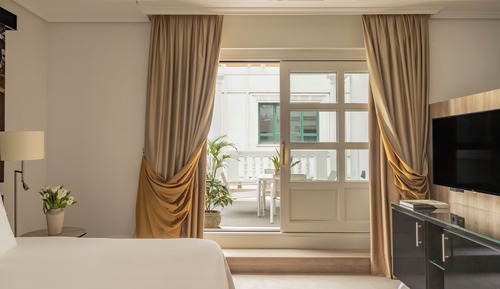 Penthouse Suite Red Level