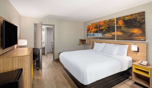 Room, 1 Queen Bed, Accessible, Non Smoking (Mobility, Tub W/Grab Bars)