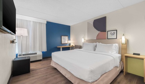 Room, 1 King Bed, Accessible (Mobility, Roll-In Shower)