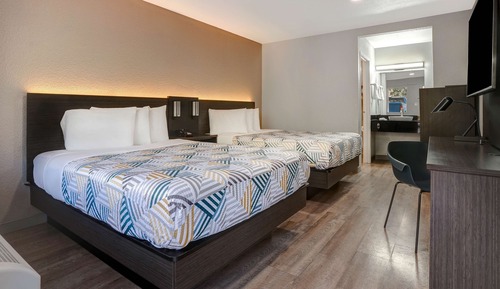 Deluxe Room, 2 Queen Beds, Non Smoking, Refrigerator