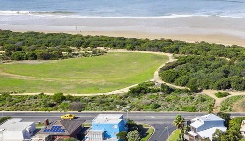 Beachfront Apartment 1, 2 Bedrooms, Kitchen, Bathroom Non Smoking