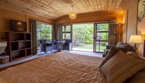 Romantic Studio, 1 King Bed, Garden View