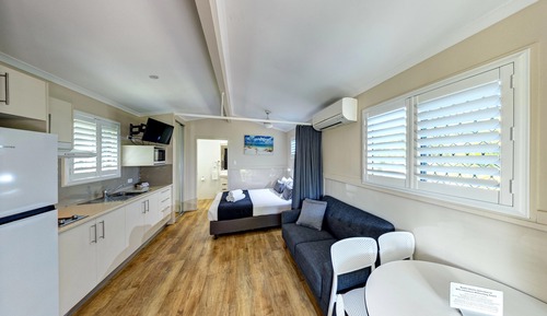 Deluxe Studio