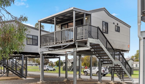 Superior Riverside 1 Bedroom Cabin - Sleeps 2
