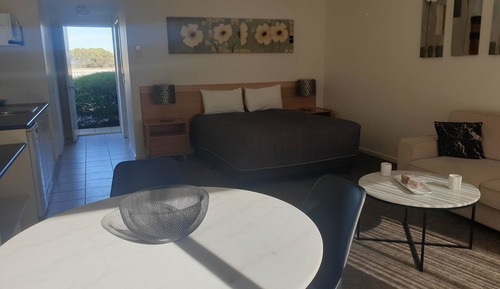 Motel Room King Bed (Shower Only)