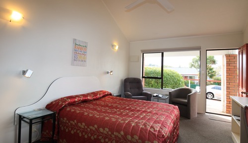Standard Studio, Non Smoking, Jetted Tub (Studio with Spa Bath)