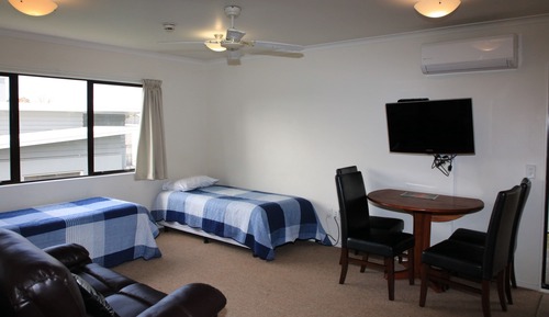 Premium Suite, 1 Bedroom, Non Smoking, Kitchenette (Premium w SpaBath)