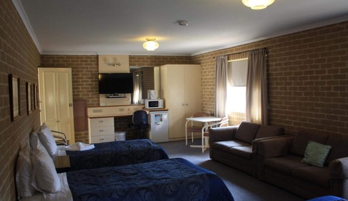FAMILY ROOM 5