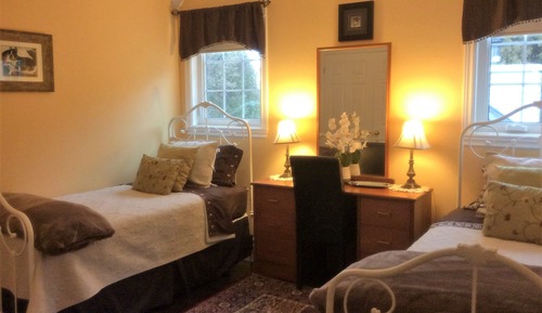 Suzy's Room, 2 Twin Beds or 1 King Bed, Private Washroom