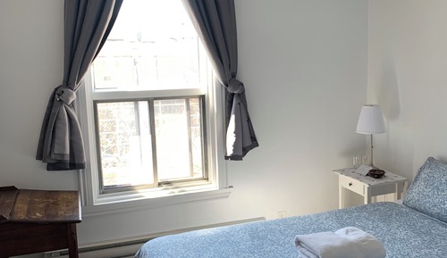 Economy Double Room, 1 Queen Bed, Non Smoking, Shared Bathroom