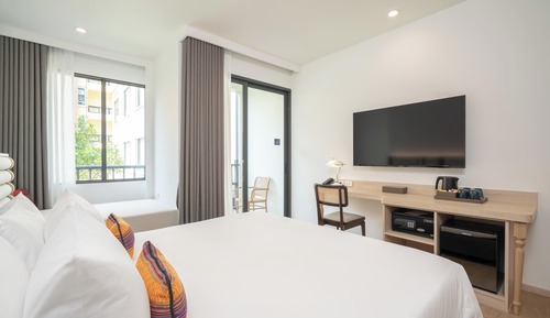 Deluxe King with Balcony