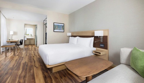 Deluxe Room, 1 King Bed, Non Smoking, City View