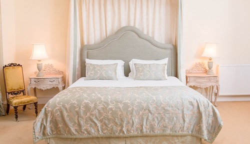 Honeymoon Suite