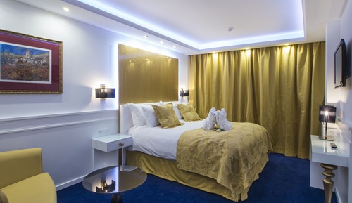 Royal Suite, 1 Queen Bed with Sofa bed, Terrace, Valley View