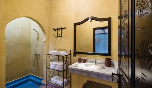 Deluxe Triple Room, Multiple Beds, Smoking, Garden View