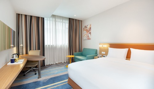 Standard Room, 1 Queen Bed (Extra Floor Space)