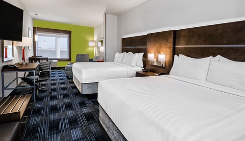 Suite, 2 Queen Beds, Accessible