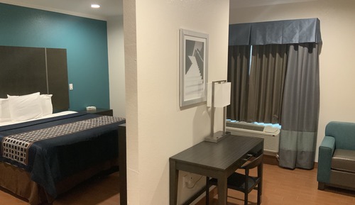 Classic Room, 1 King Bed, Non Smoking, Kitchenette
