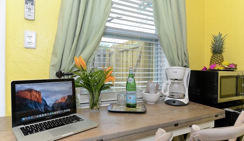 Courtyard Studio Suite (1 Queen Bed and 1 Sofabed)