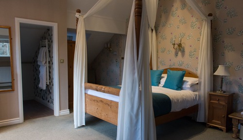 Double Room (4 poster Lake View)