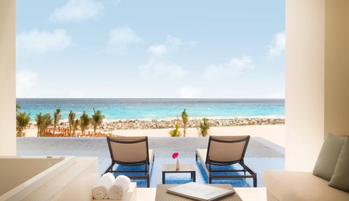 Turquoize Sky Swim Up Ocean Front Master King
