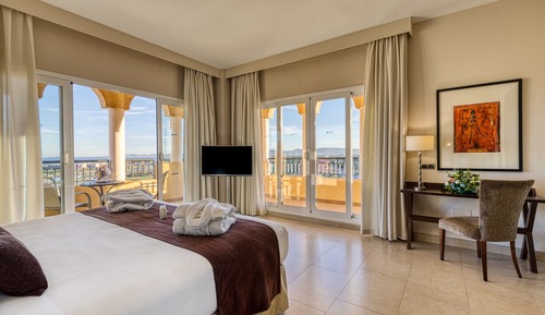 Suite, 2 Bedrooms (Real)