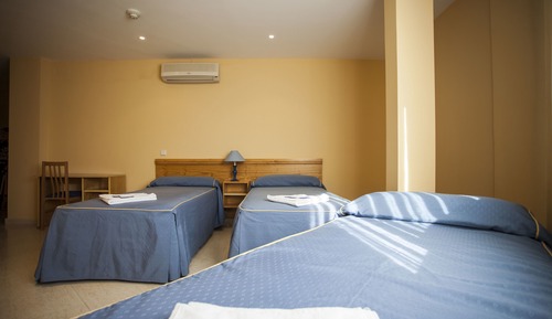Standard Triple Room, Private Bathroom