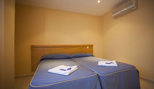Standard Twin Room, Private Bathroom