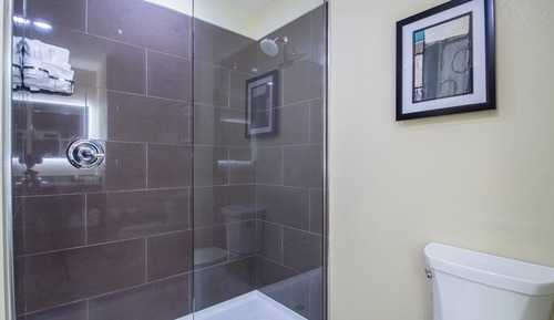 Deluxe Room, 1 King Bed, Non Smoking (Guestroom)