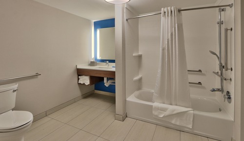 Room, 2 Queen Beds, Accessible (Mobility Tub)
