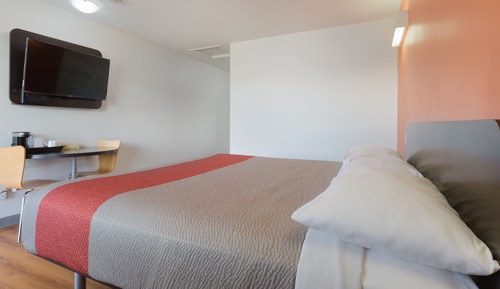 Deluxe Room, 1 King Bed, Non Smoking, Kitchenette