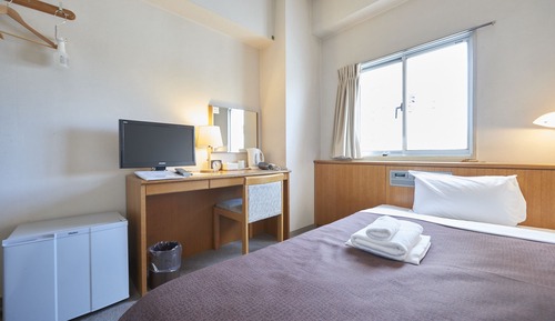 Semi-Double Room, Smoking