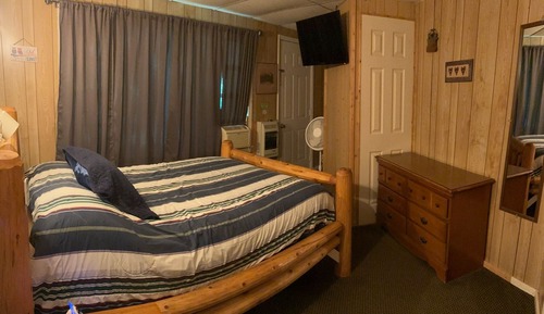 Deluxe Cabin, 2 Bedrooms, Kitchen (Cabin #3)